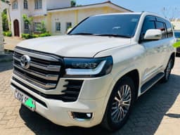 Toyota Land Cruiser V8 2